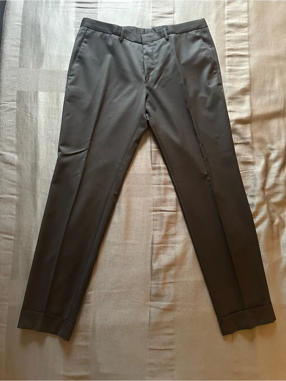 Hugo Boss 38R - 32W Ryan - Wave Black 100% Virgin Wool Suit